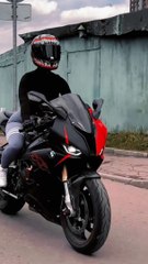 Living Moments: Real Stories from Everyday Life