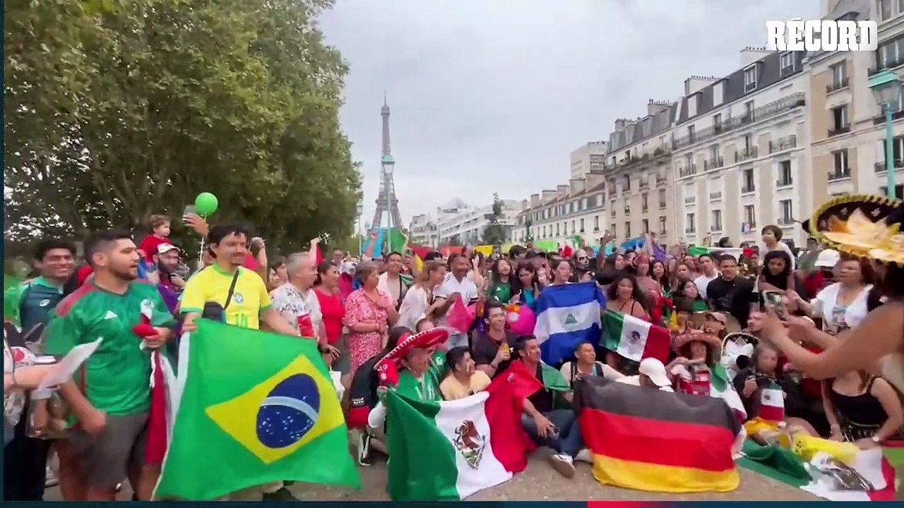 Mexicanos hacen CARAVANA y FIESTA en París en APOYO a los atletas AZTECAS