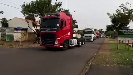 Emoção no sepultamento de caminhoneiro de Goioerê que faleceu em acidente