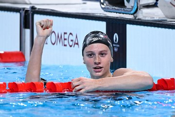 الكندية ماكنتوش تحرز لقب 200 م متنوّعة وذهبيتها الثالثة في الألعاب الأولمبية