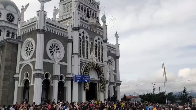 Así se realizó la tradicional Pasada de la Virgen de Los Ángeles en Cartago