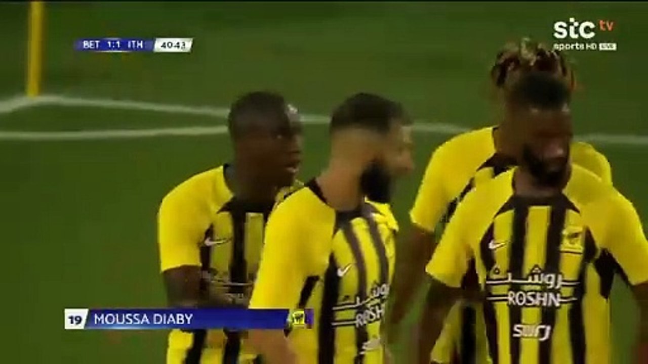 تمريرة ممتازة من حسام عوار