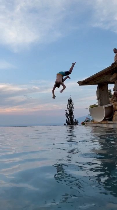 Guy Fails Hilariously at Trying to Front Flip Into Pool