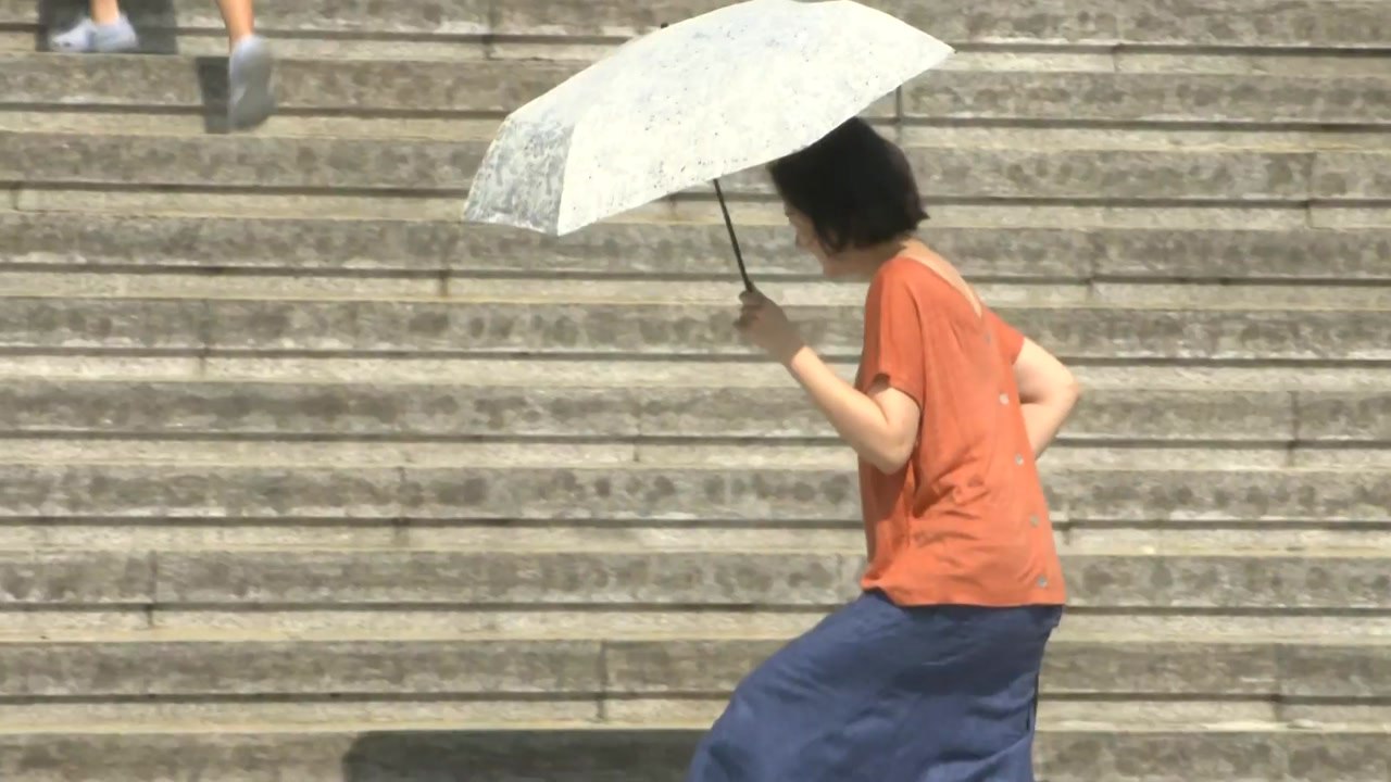 [날씨] 서울 36℃, 올 최고 더위...휴일, 도심 속 물놀이 / YTN