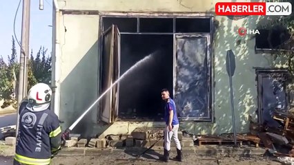 Denizli'de şarjda bırakılan telefon ambalaj fabrikasını küle çevirdi