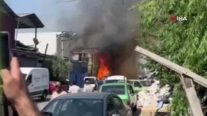 Sıcaktan patlayan cep telefonu fabrikayı küle çevirdi