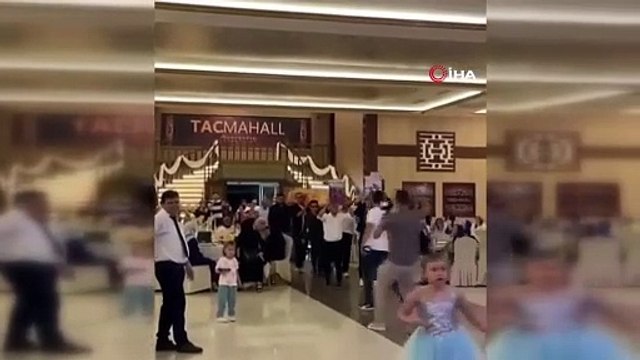 Düğün salonuna tabutla girdiler, damat ve gelin neye uğradığını şaşırdı