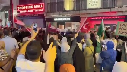 Filistin'e destek mitingi sonrası bir grup Sultanahmet Starbucks önünde eylem yaptı