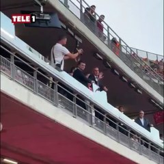 Hacıosmanoğlu, Fenerbahçe aleyhinde küfürlü tezahürata beden diliyle yanıt verdi