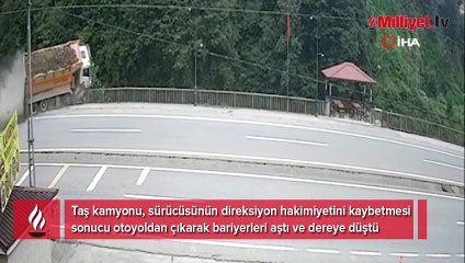 Rize’de taş kamyonunun dereye düşme anı kamerada