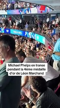 Michael Phelps en transe pendant la 4eme médaille de Léon Marchand