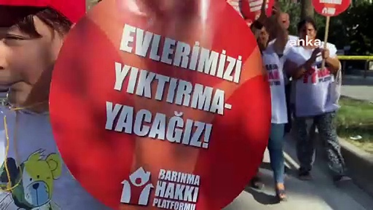 Ece Doğru, taleplerini ise şöyle sıraladı:  "Bizler müşteri değil depremzedeyiz, kalıcı konutlarımızı bedelsiz istiyoruz. Tadilatı yapılmış hasarsız ve az hasarlı, güçlendirmesi yapılmış orta hasarlı evlerimizin yıkılmasına izin vermiyoruz. Zaten yetersiz