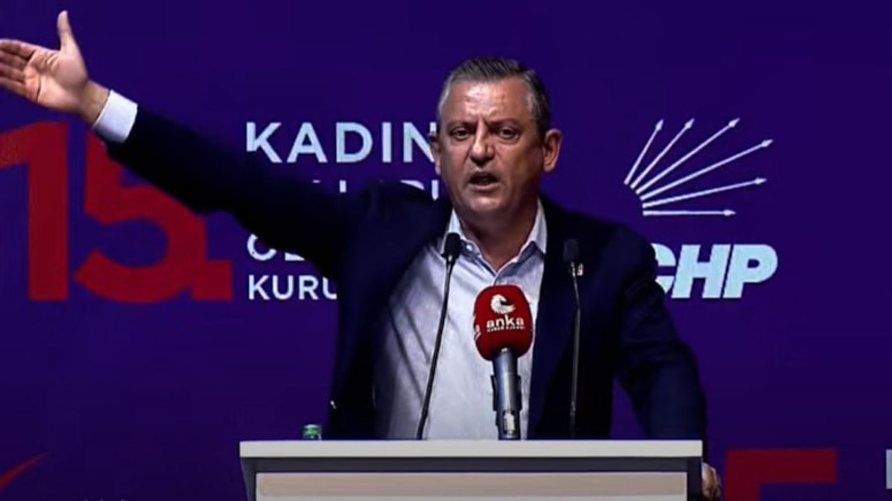 Özgür Özel'den kongrede sert çıkış: Burayı provoke ettirmem, erkekleri dışarı alın!