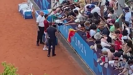 Djokovic es único: a horas de luchar con Alcaraz por el oro hace esto con un español en Roland Garros