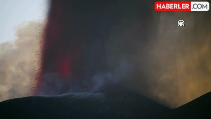 İtalya'daki Etna Yanardağı Lav Püskürtmeye Başladı