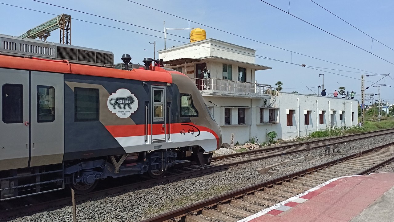 VIDEO: चेन्नई में पहली वंदे भारत मेट्रो ट्रेन का हुआ सफल ट्रायल, 130 KMPH की है टॉप स्‍पीड