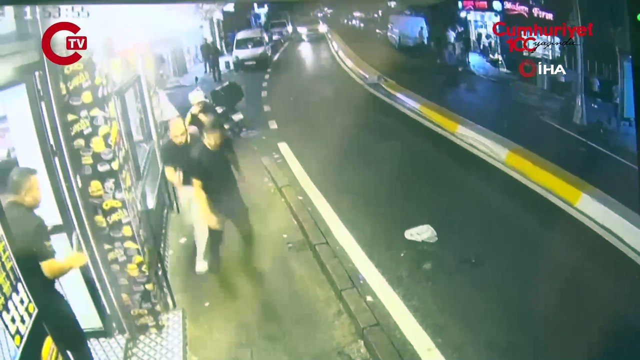 Beyoğlu'nda motosikletle gelip büfeye kurşun yağdırdılar