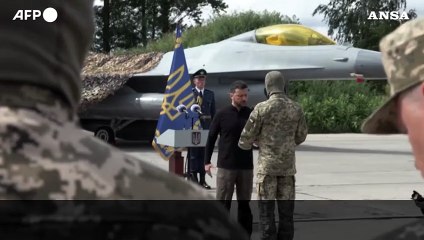 Zelensky: "Arrivati i primi F16"