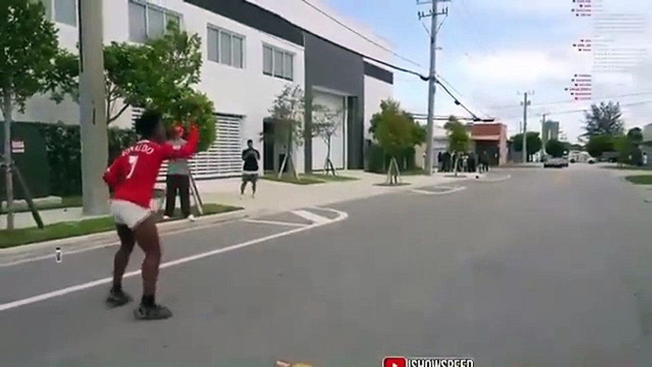 Le vidéaste iShowSpeed a sauté par-dessus deux voitures en l’espace de quelques secondes.