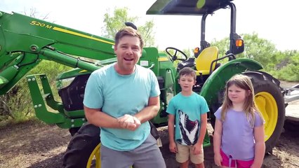 Finding an Abandoned House Full of Treasure - Tractors for kids