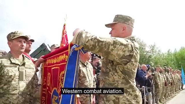 Ukrayna Devlet Başkanı Volodimir Zelenskiy, F-16 savaş uçaklarının ülkesine teslim edildiğini açıkladı.