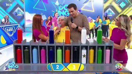 Idosa faz gesto obsceno ao vivo no SBT e constrange Celso Portiolli; veja