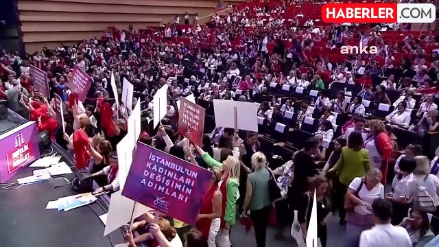 CHP Kadın Kolları Kurultayında Asu Kaya: 'Bir Enkaz Kadın Gücüyle Nasıl Kaldırılır Ben Biliyorum'