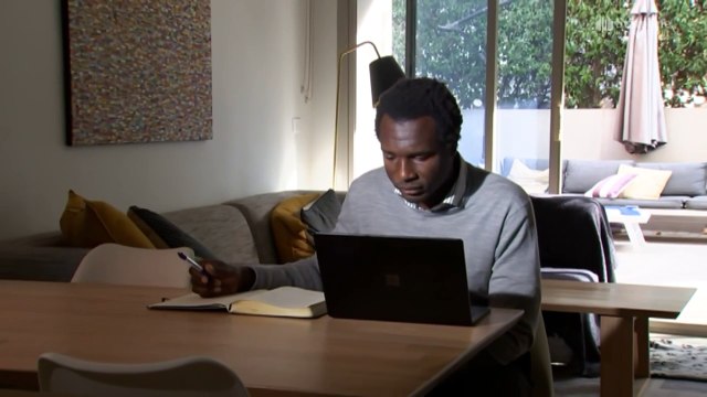 Residents of unsafe new homes call on both sides of politics to reform NT building standards