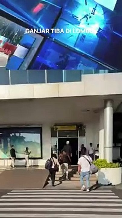 Warga Sambut Ganjar Saat Tiba di Lombok