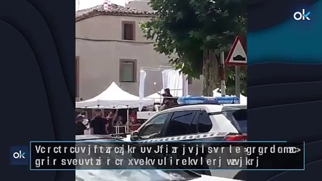 El alcalde socialista de Soria se sube a un 'papamóvil' para bendecir a la gente durante unas fiestas