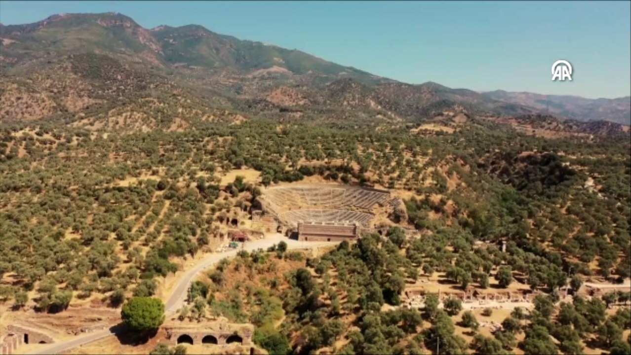 Nysa Antik Kenti'nde yaklaşık bin yıllık 47 mezar bulundu