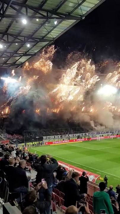 Trabzonspor'un rakibinin tribünü sosyal medyada gündem oldu