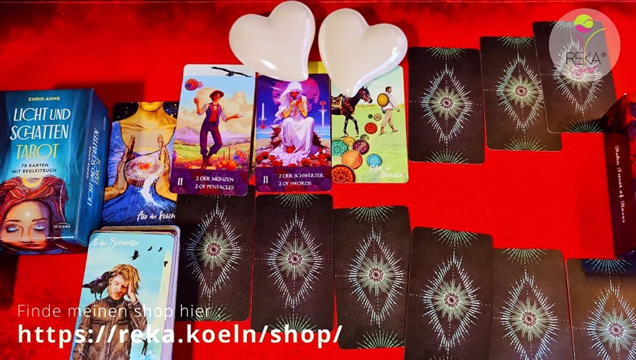 Jemand steht vor der Wahl. Zwei Optionen stehen zur Verfügung