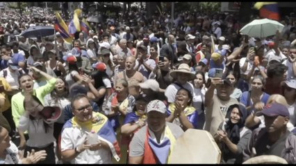 Venezuela, opposizione sfila nelle strade contro Maduro