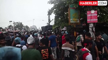 Bangladeş'te hareketli saatler! Konutu basılan başbakan, ordu helikopteriyle ülkeden kaçtı