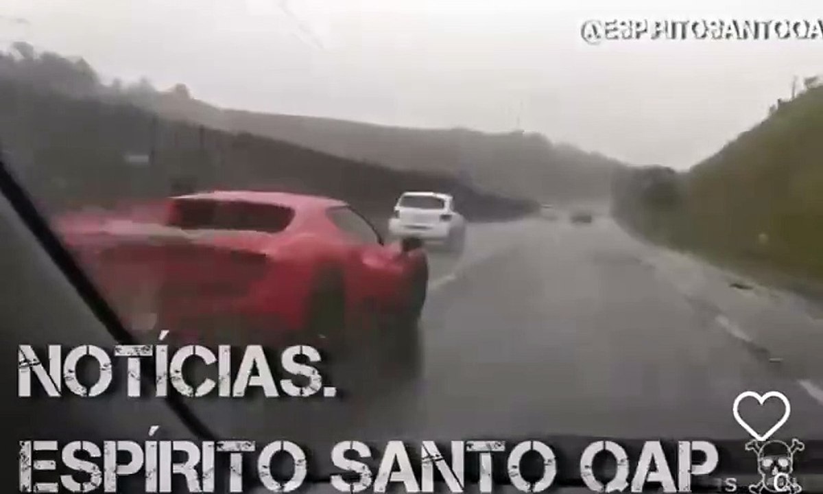 Ferrari em alta velocidade minutos antes de acidente