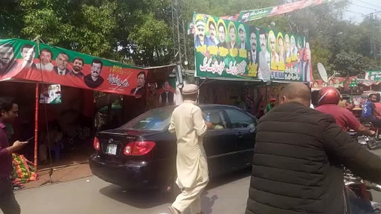 السفر خارج حديقة زمزان بالقرب من منزل عمران خانTravel outside Zamzan park near Imran khan home
