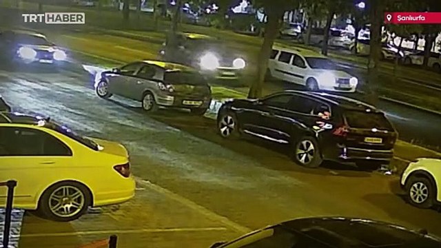 Başıboş sokak köpeğinin saldırısından kaçan kadın az kalsın canından oluyordu