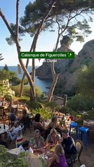 Video herunterladen: Les apéros/dîners du Balcon de Tania @figuerolles_la_rif ✨ Bravo pour cette belle programmation !  Tous nos bons plans à retrouver sur notre lien en bio  Abonne-toi au @petitmauda   @maison_acacia_laciotat  #petitmauda #guide #spot #adresse #afa