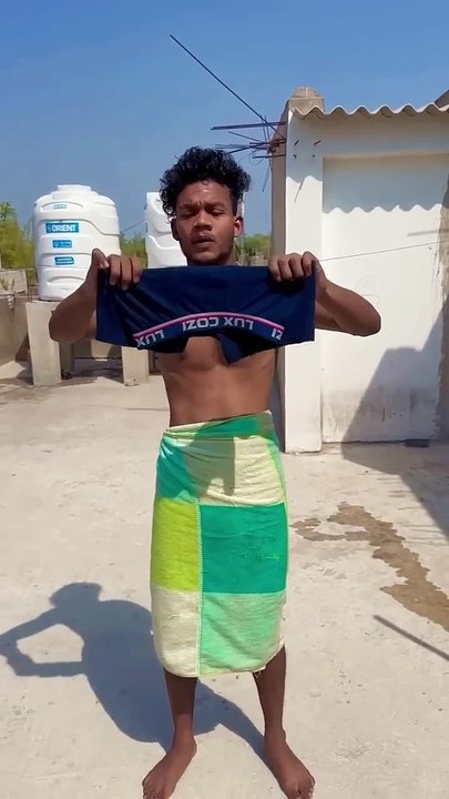 हे_भगवान_क्या_जुलुम_है__#comedy_#realfools_#surajroxfunnyvibeo_#vikram_#garmi_#dhup(720p)