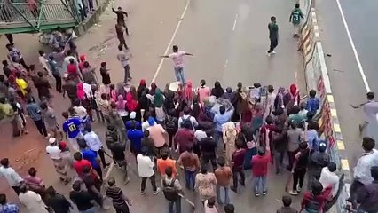 La primera ministra de Bangladesh dimite y abandona el país ante las fuertes protestas