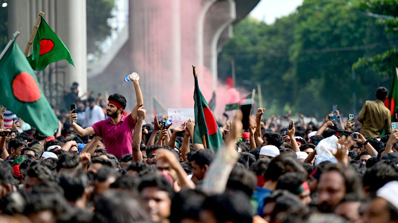 Bangladeschs Regierungschefin Hasina geflohen