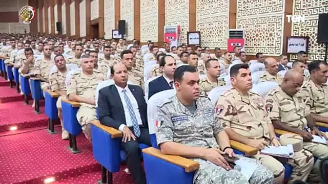 الفريق أول عبدالمجيد صقر يلتقى بعدد من رجال القوات المسلحة بالمنطقة الغربية العسكرية