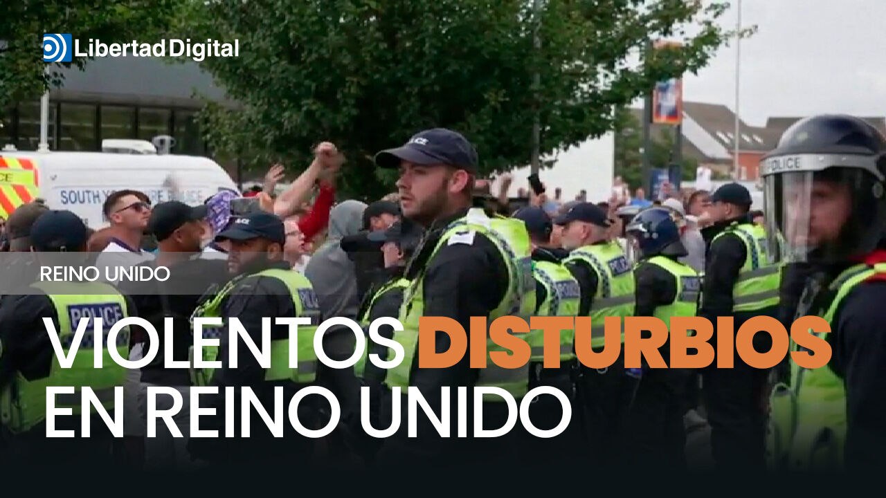 Jóvenes enmascarados intentan asaltar un hotel de solicitantes de asilo