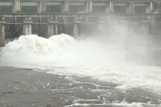 जवाहर सागर व कोटा बैराज के दो-दो गेट खोले, गांधीसागर बांध 1300 फीट के करीब