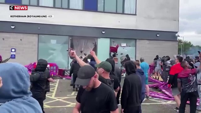 Royaume-Uni : de violentes émeutes ont éclaté dans le pays