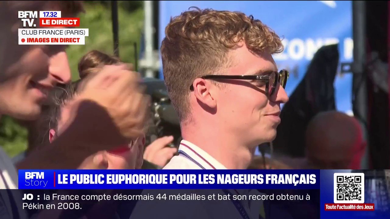 JO de Paris 2024: Léon Marchand et tous les nageurs français médaillés arrivent au Club France sous l'ovation des supporters