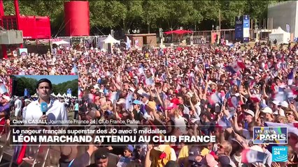 JO 2024 : les nageurs français célèbrent leur médaille de bronze au club France