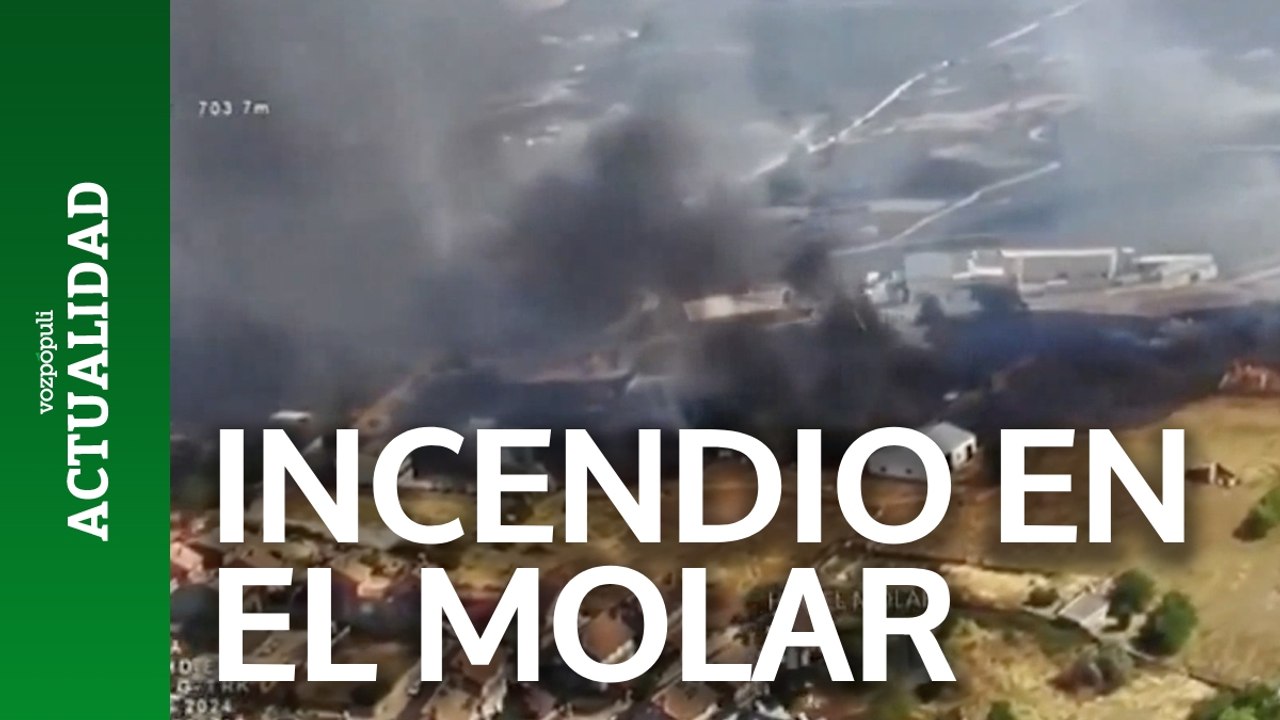 El incendio de El Molar llega a las viviendas