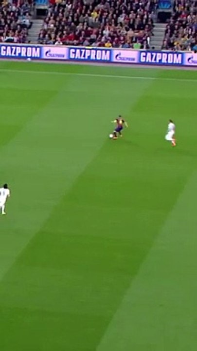 Iniesta doing Iniesta things